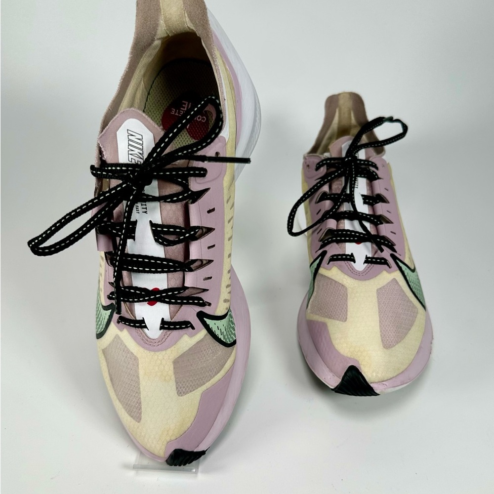 Nike Women's Gravity Zoom U* Complete Me Running Shoes - Picture 2 of 12